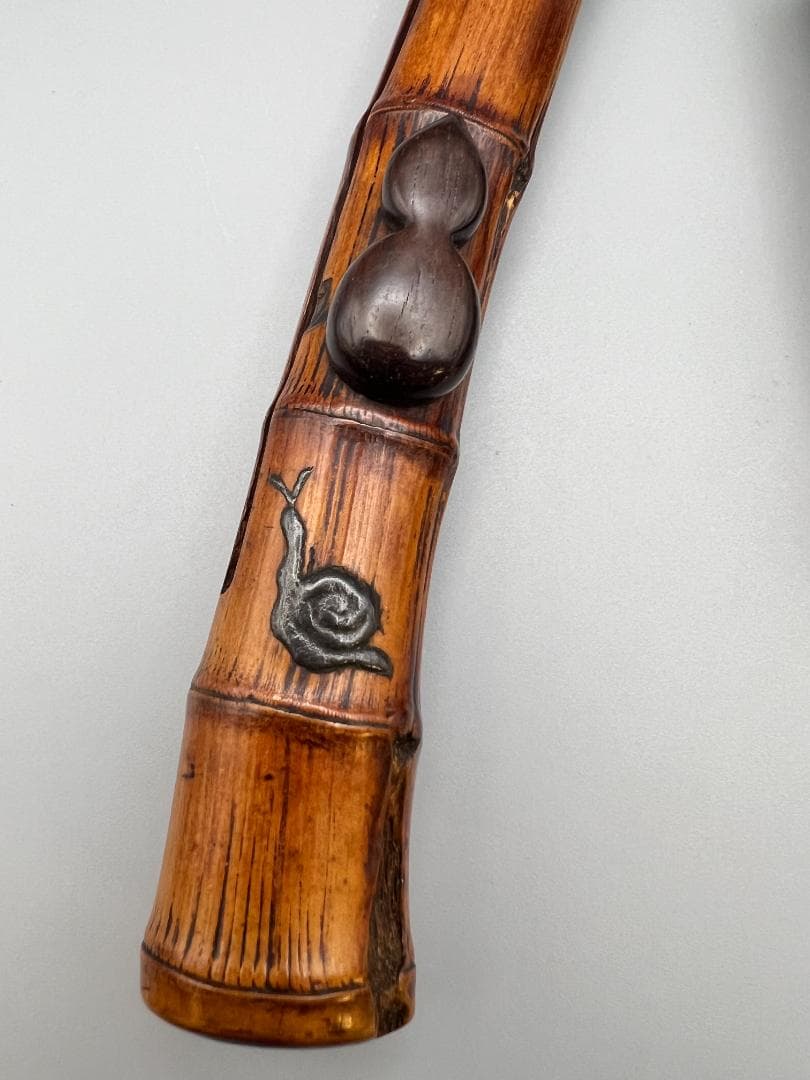 明治時代　竹製キセル入れ　在銘　紫檀製瓢箪高肉　蝸牛萌絵　骨製根〆　純銀製キセル