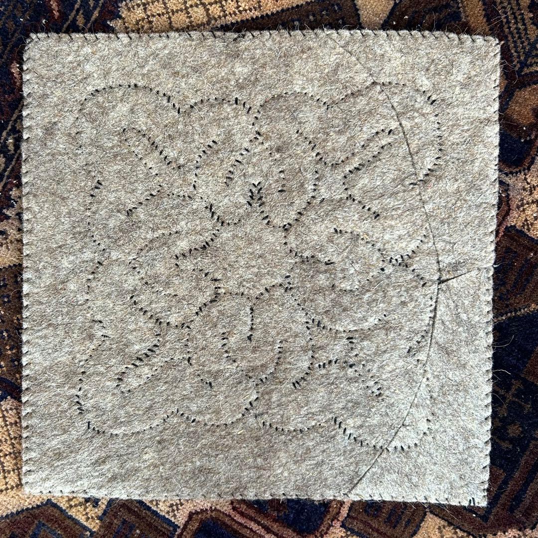 キルギス　ウールマット　シルダック