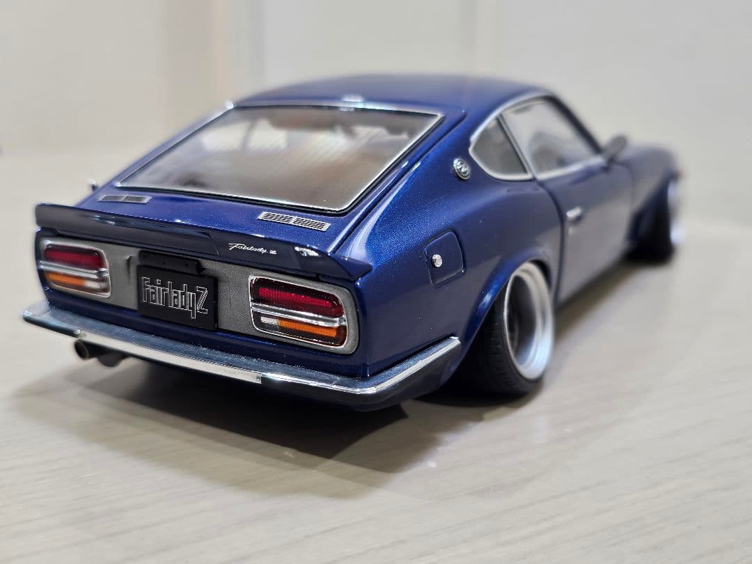 京商　1/18　日産　フェアレディZ　（S30）Street・ Sports