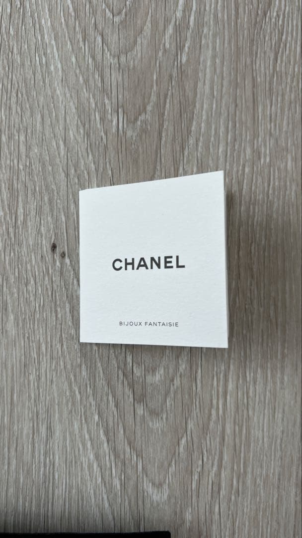 A*★様 CHANEL シルバーロゴブローチ