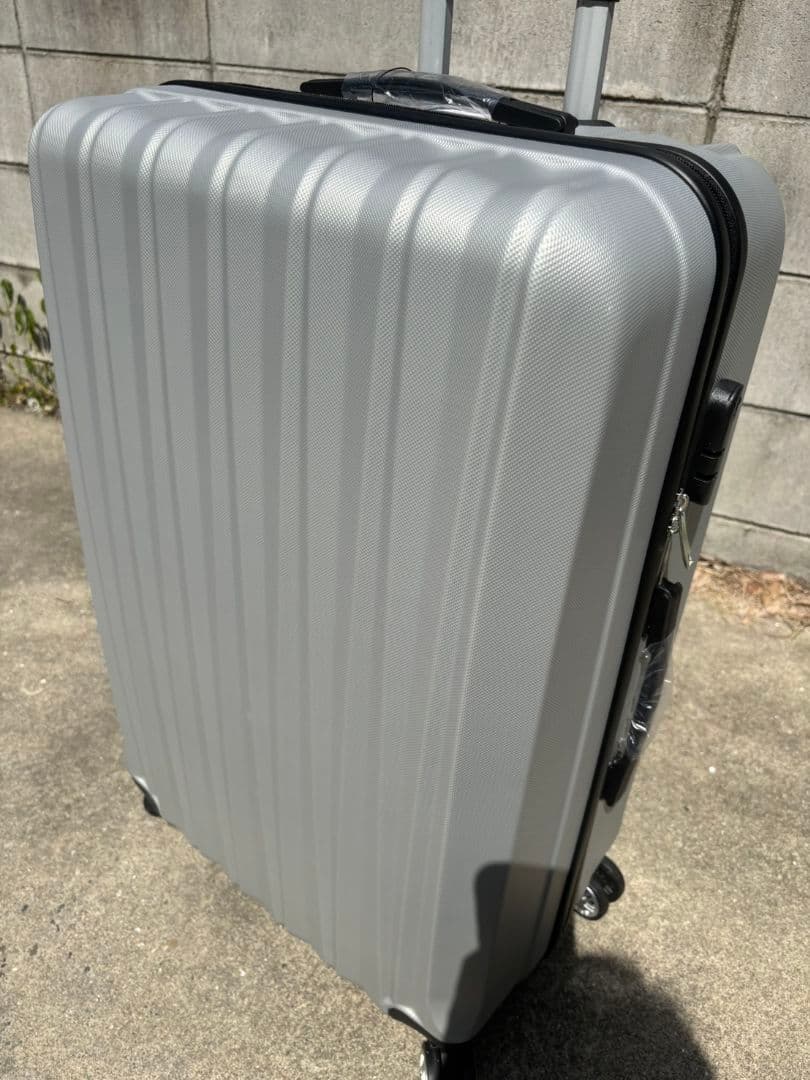 МサイズSサイズ新品未使用スーツケースキャリーケース　シルバー60L軽量3-5泊