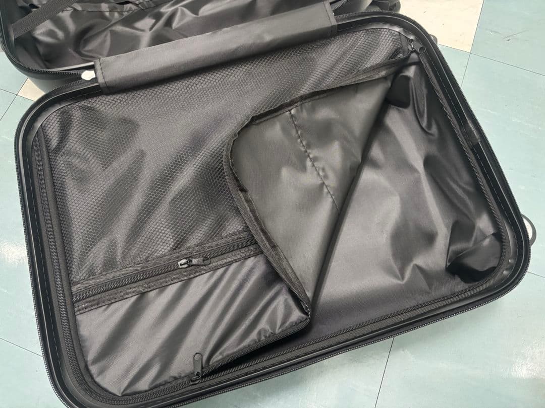 МサイズSサイズ新品未使用スーツケースキャリーケース　シルバー60L軽量3-5泊