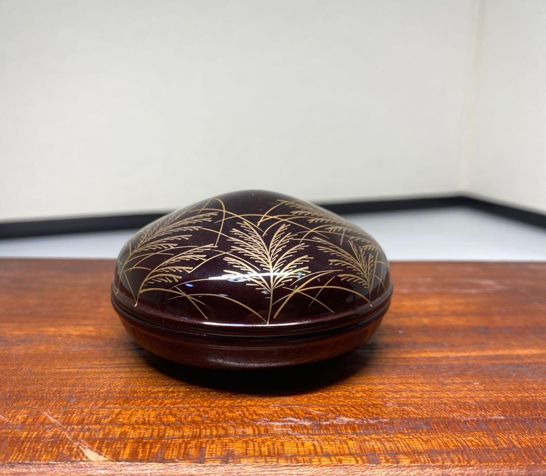 【茶道具】忠雲造　溜塗武蔵野蒔絵　宝珠香合（共箱）