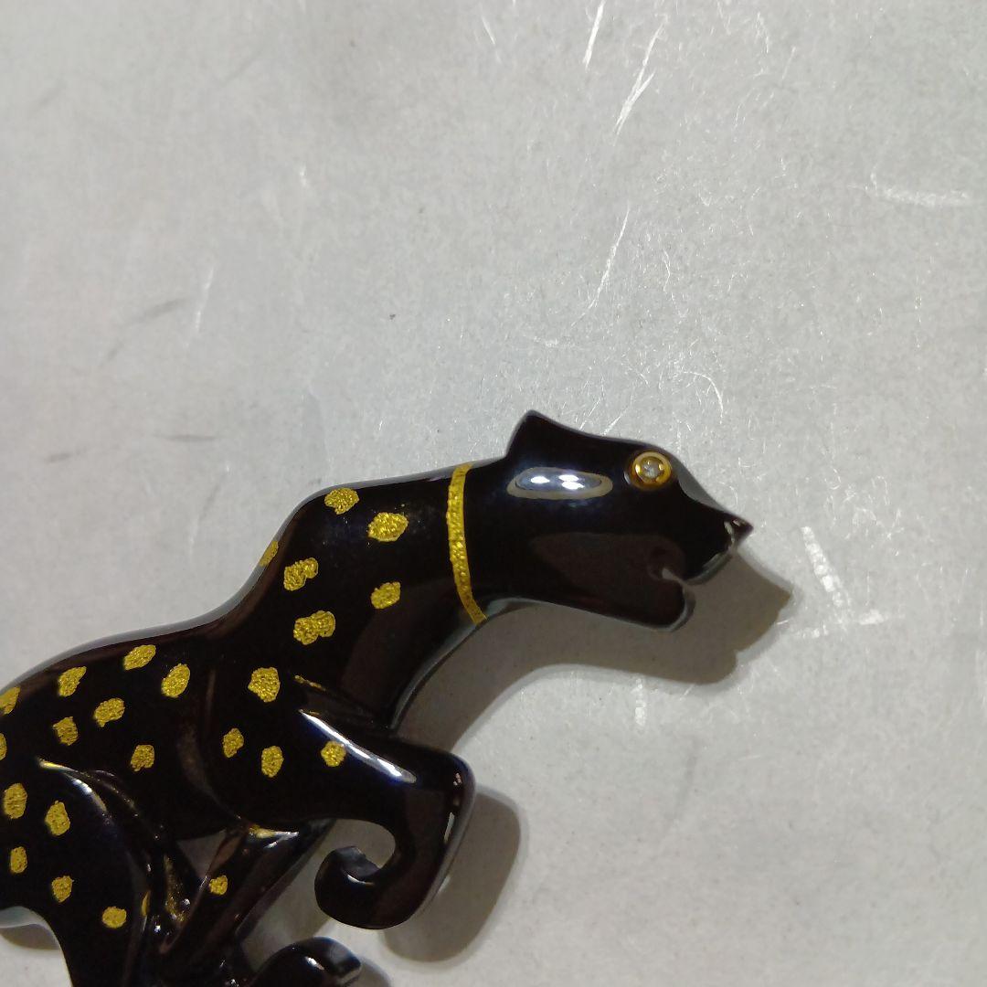 鼈甲沈金付きピューマブローチ