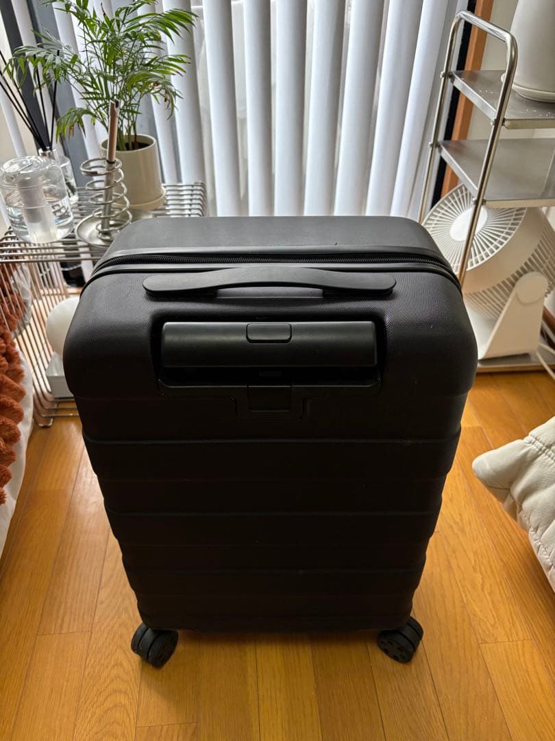 無印良品　バーを自由に調節できる　ハードキャリーケース（２０Ｌ）