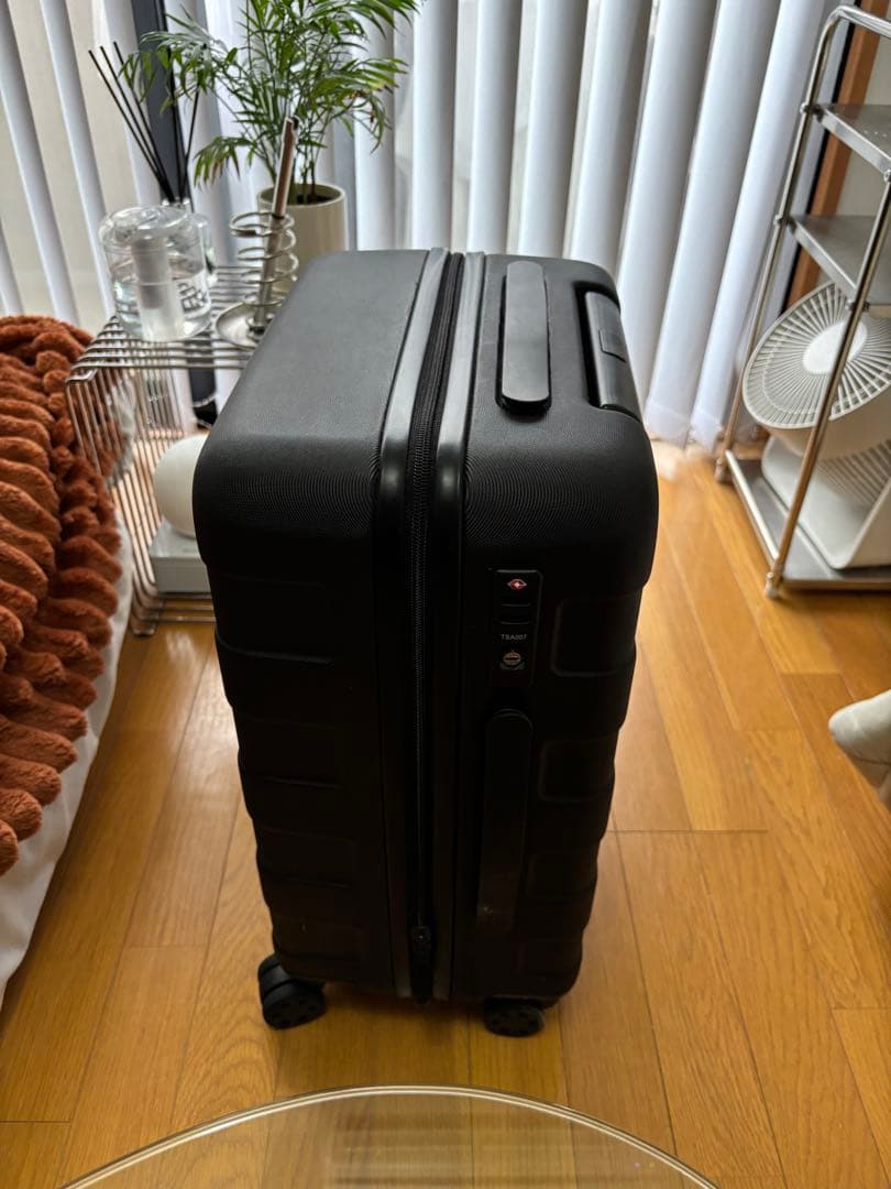 無印良品　バーを自由に調節できる　ハードキャリーケース（２０Ｌ）