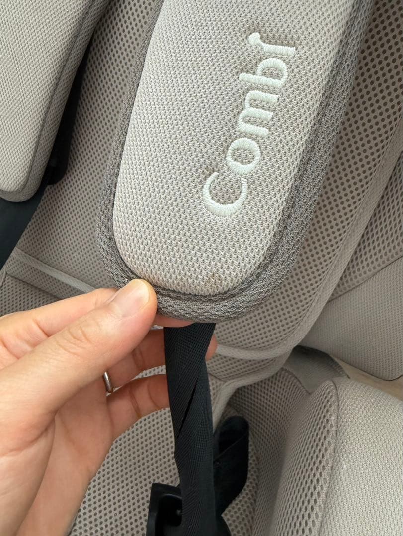 Combi 車用チャイルドシート ベージュ