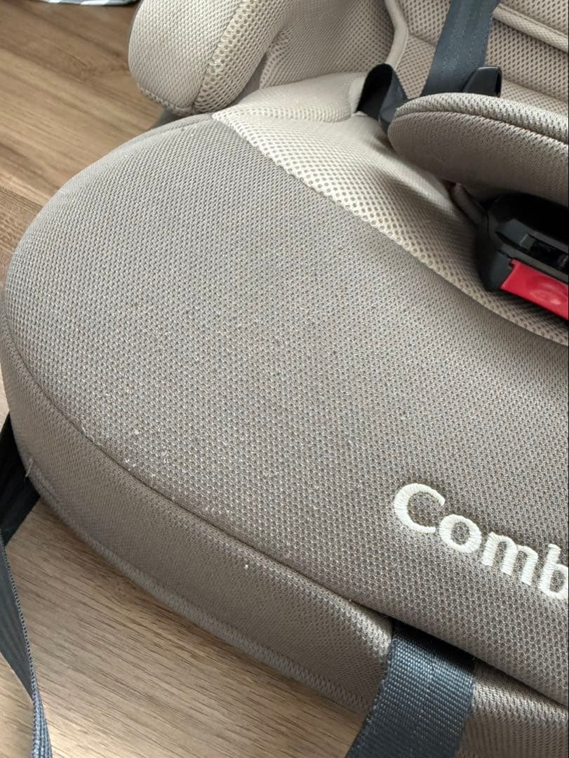 Combi 車用チャイルドシート ベージュ