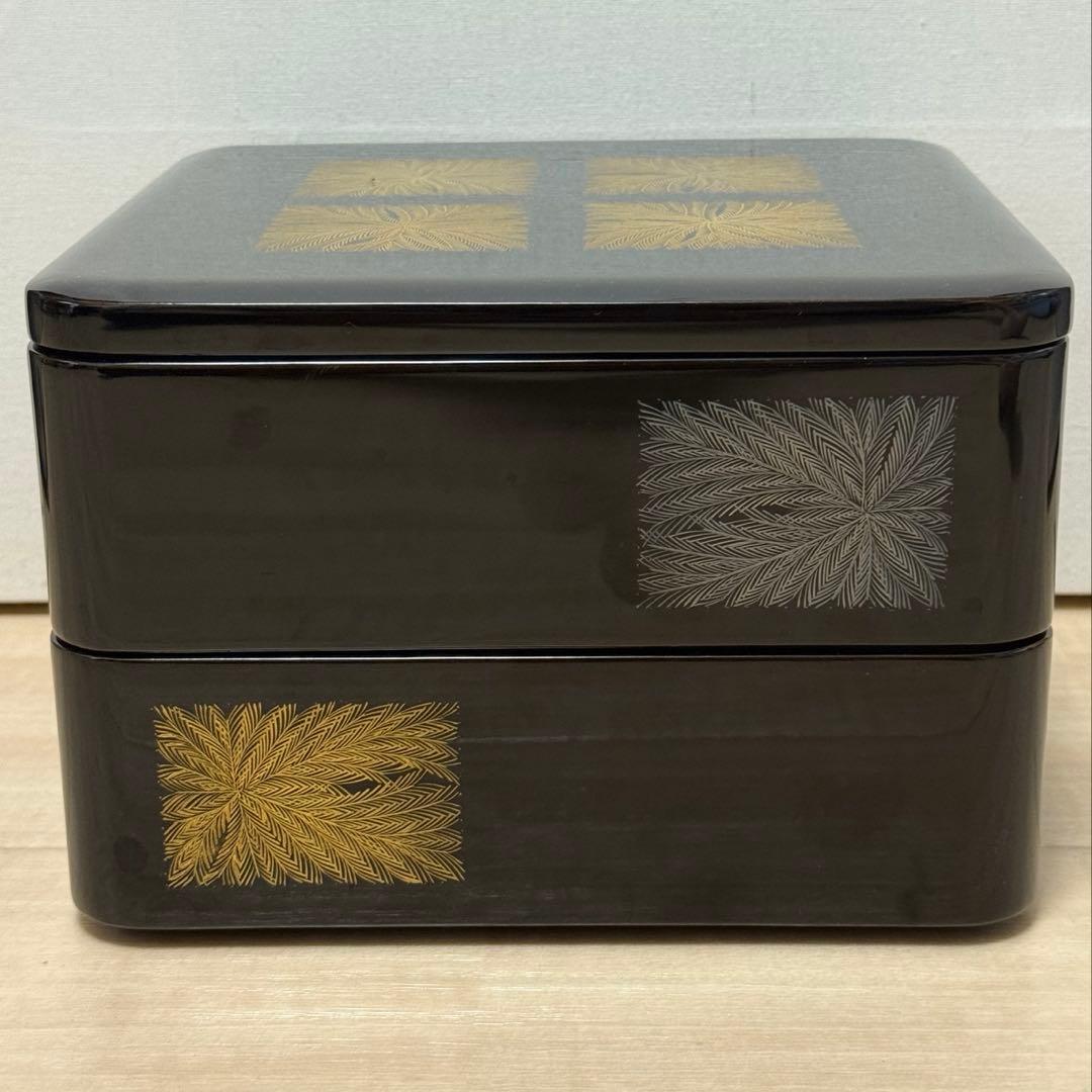 ごっちゃん　輪島塗 黒塗内朱 金銀沈金 羊歯紋様 二段重 重箱