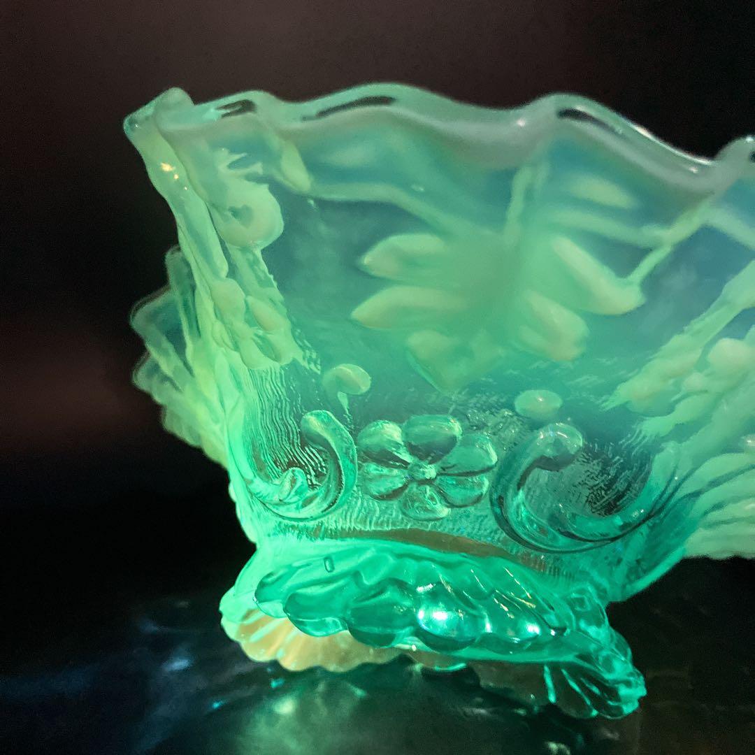 ブルー　オパルセント　ウランガラス　フリル ボウル フェントンかも