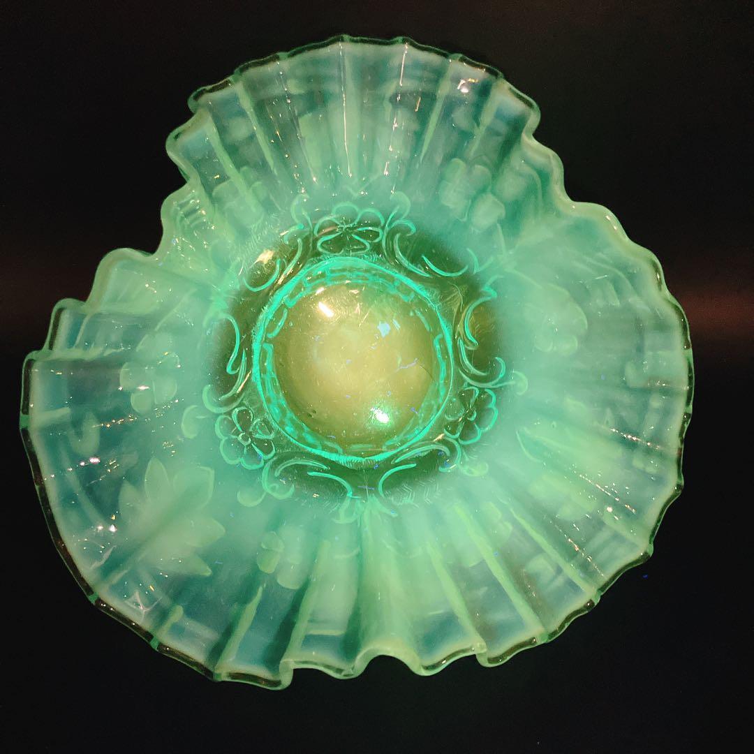 ブルー　オパルセント　ウランガラス　フリル ボウル フェントンかも