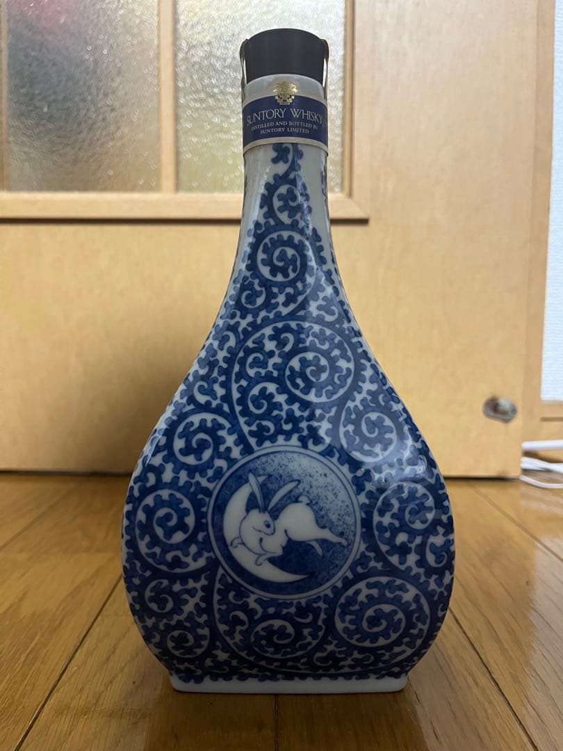 未開封・有田焼染付蛸唐草兎文瓶 サントリー ピュアモルトウイスキー 白州12年