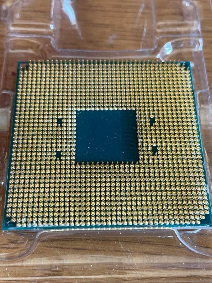 AMD RYZEN CPU 3700xプラスチックケース入り