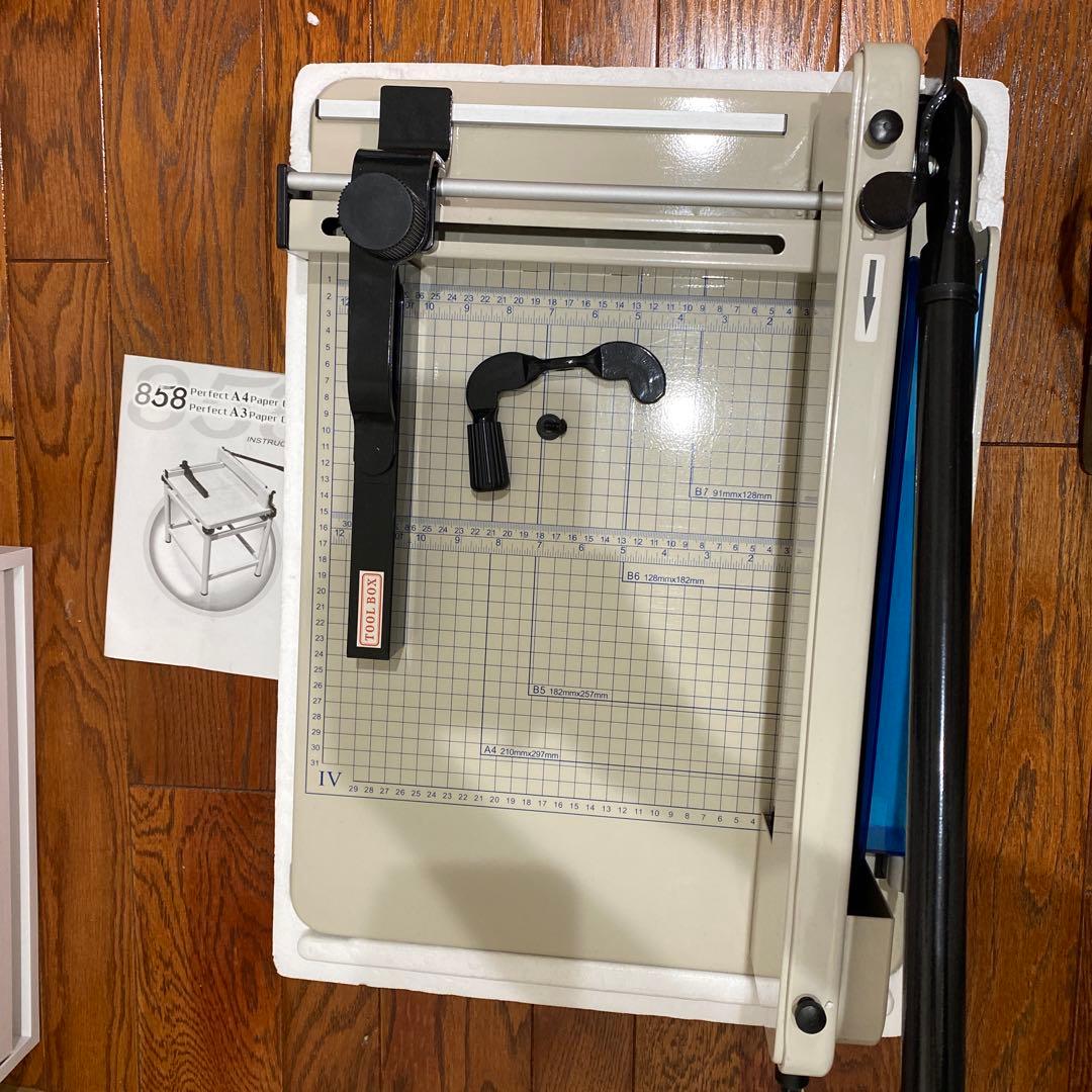 A4 裁断機　大型ペーパーカッター