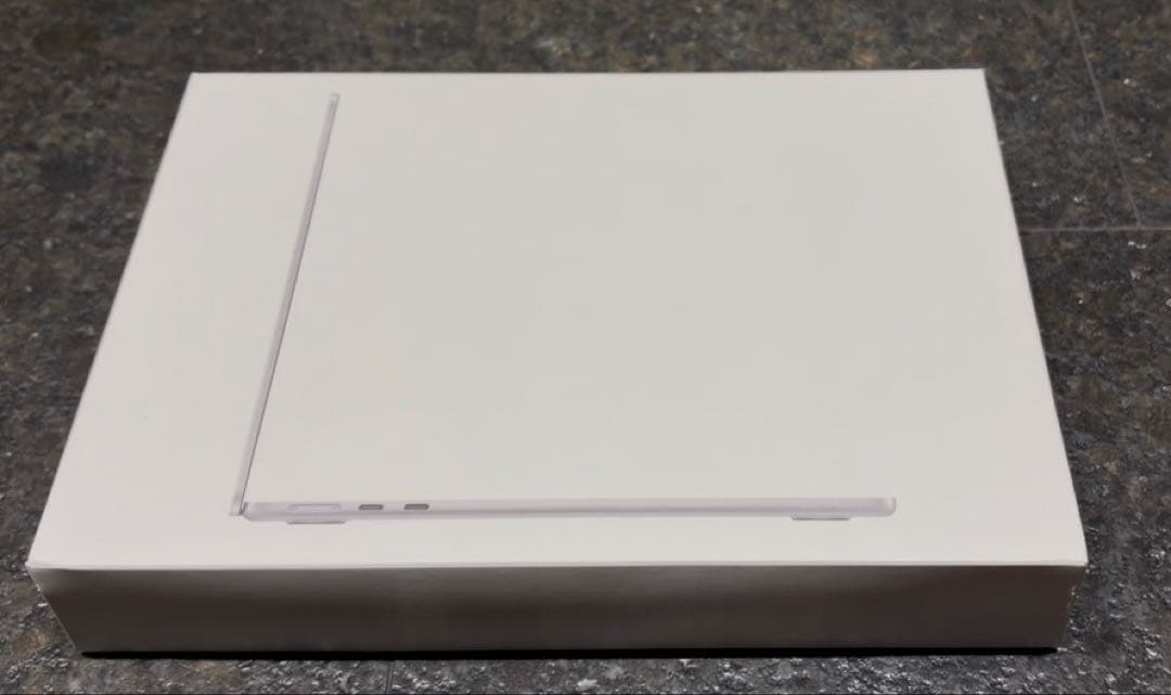 【箱・備品付き】MacBook Air M2チップ