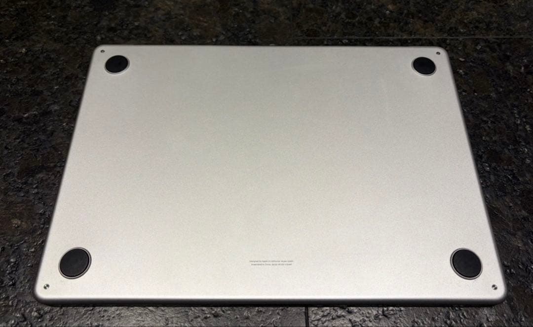 【箱・備品付き】MacBook Air M2チップ