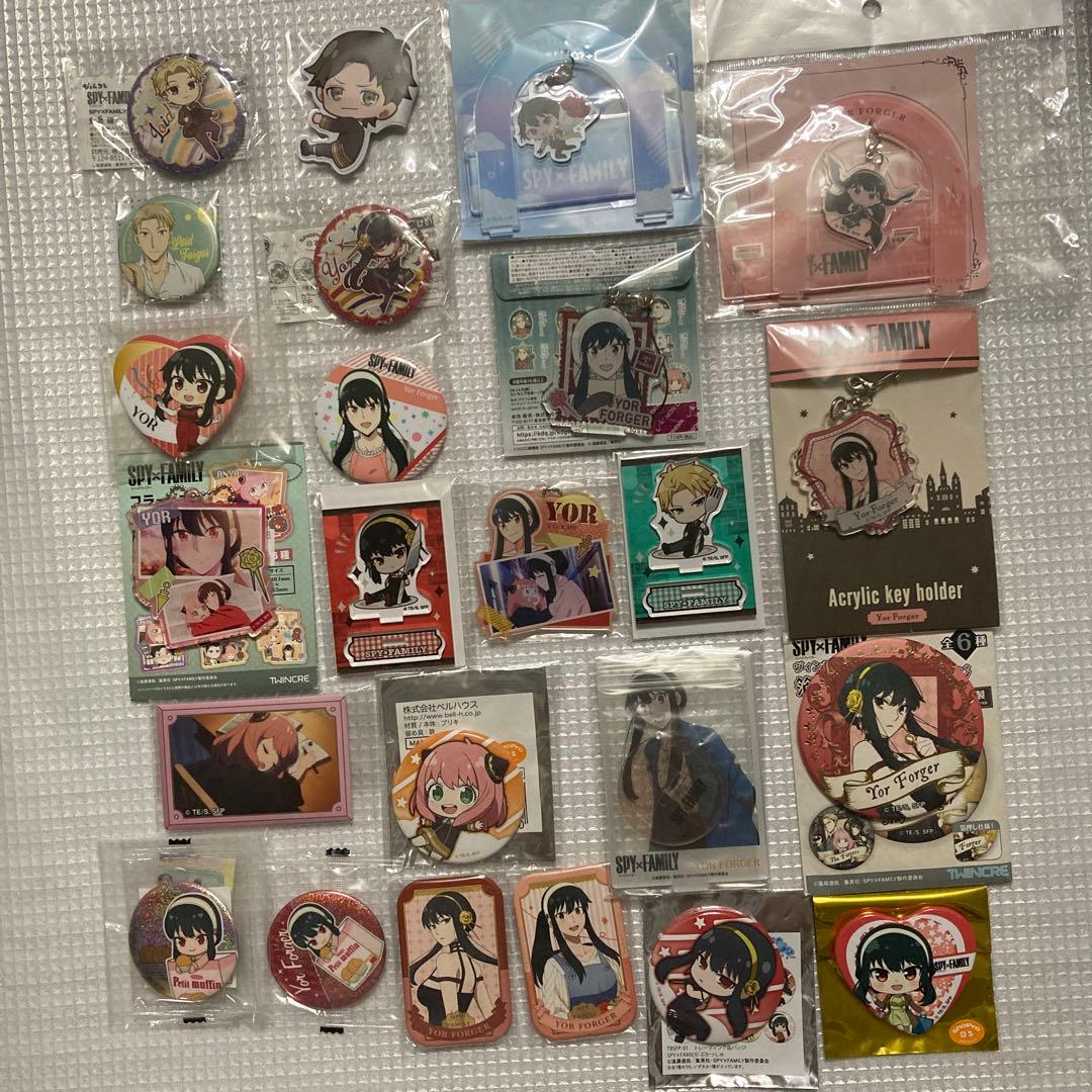 スパイファミリー　缶バッジ、アクリルキーホルダー等　２４点　まとめ売り