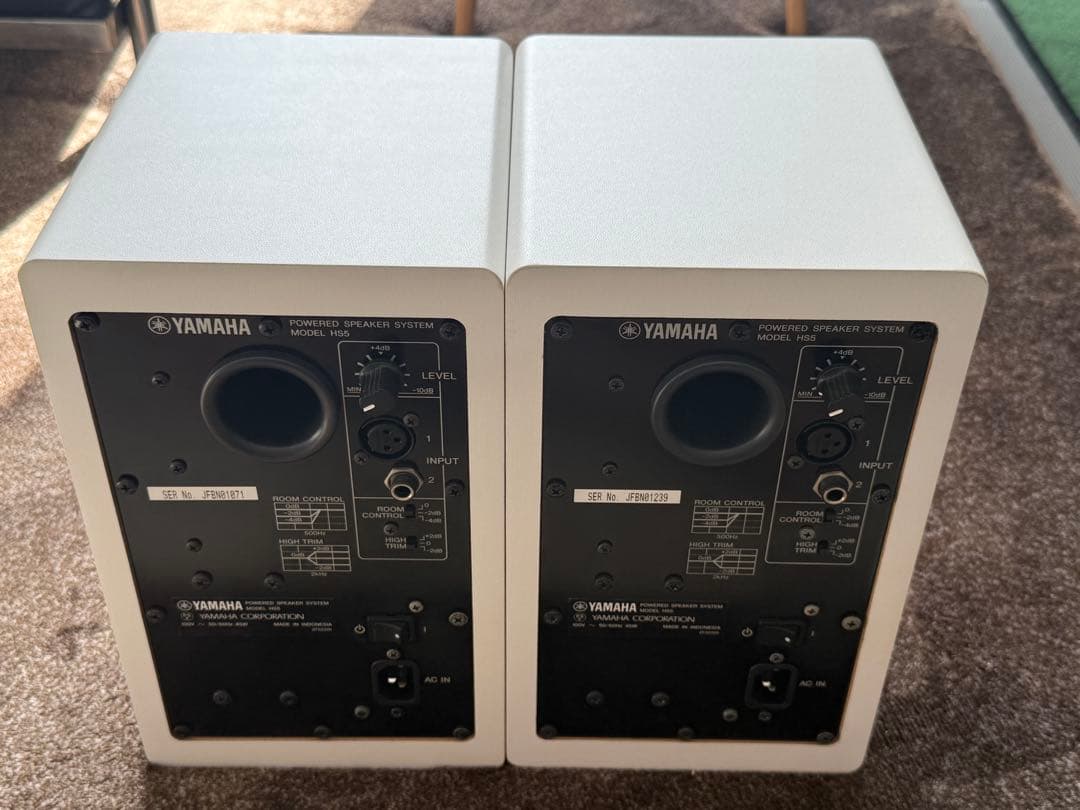 YAMAHA ( ヤマハ ) HS5 W、XLRケーブル2本、パッド2枚