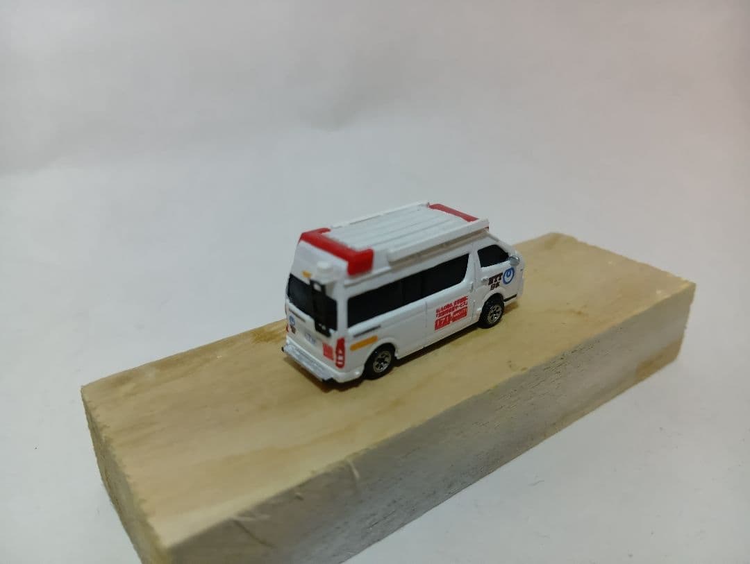 デ*イ様 1/150　民間通信衛星車