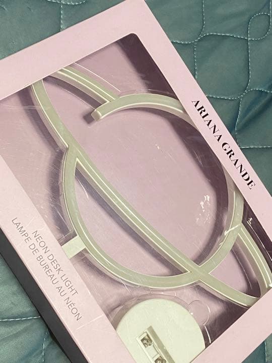 アリアナグランデ ネオンデスクライト　中古