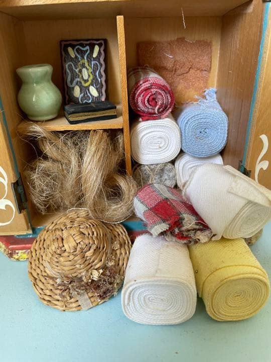 ドール用人形用クローゼットと人形付きベッド