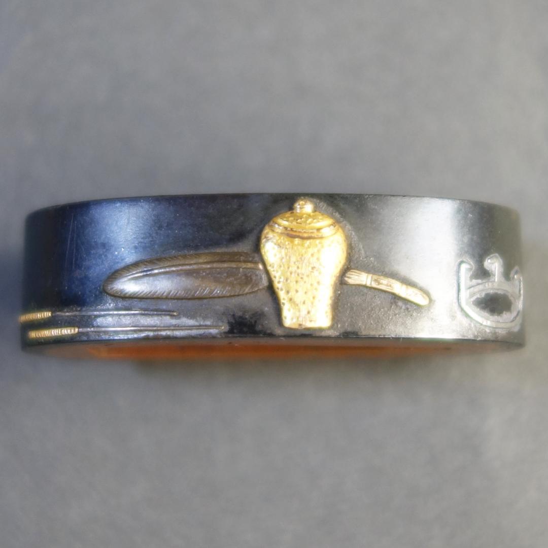 【 在銘 赤城軒元孚 赤銅磨地 金銀銅色絵 茶道具図縁頭 】 (箱・布団付き)