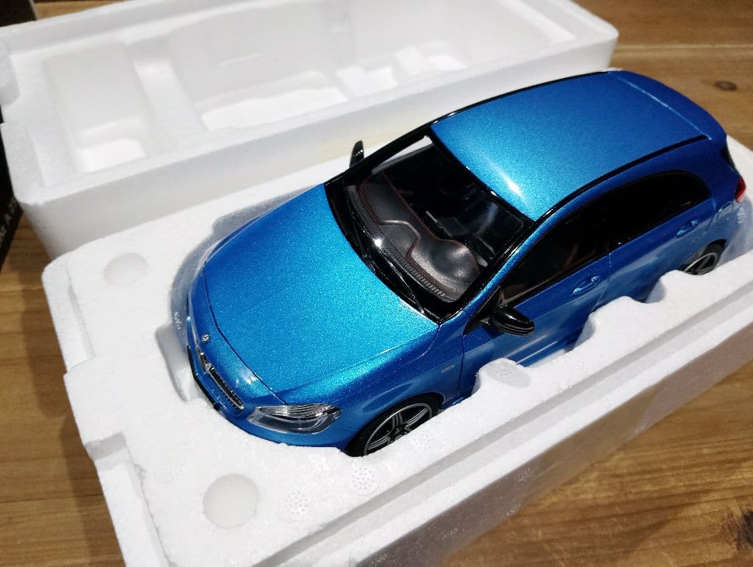 1/18　ベンツ　Aクラス　W176 A250 スポーツ　ミニカー　ブルー