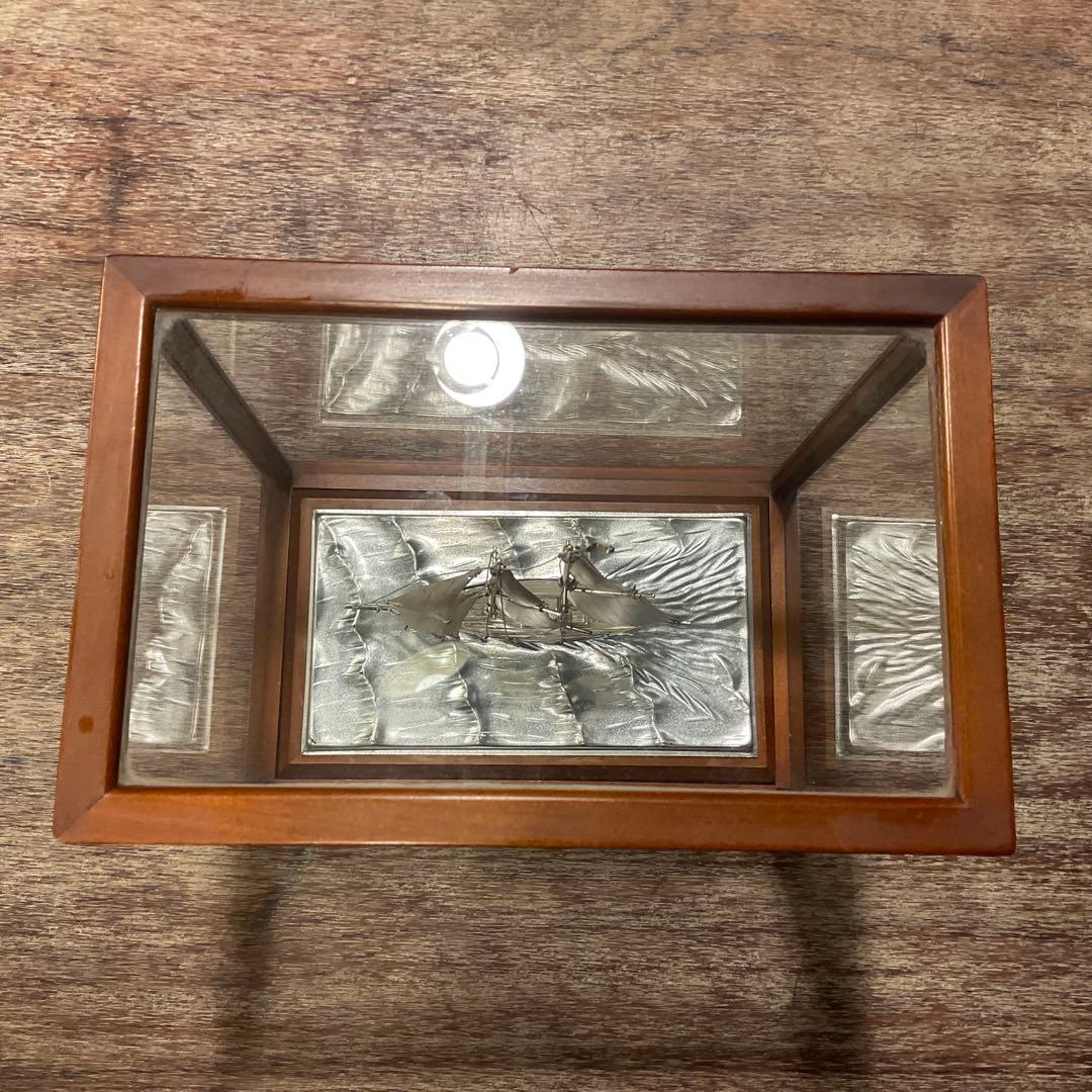 銀製(純銀刻印)帆船 置物 台付 ヨット シルバー 金属工芸 ガラスケース