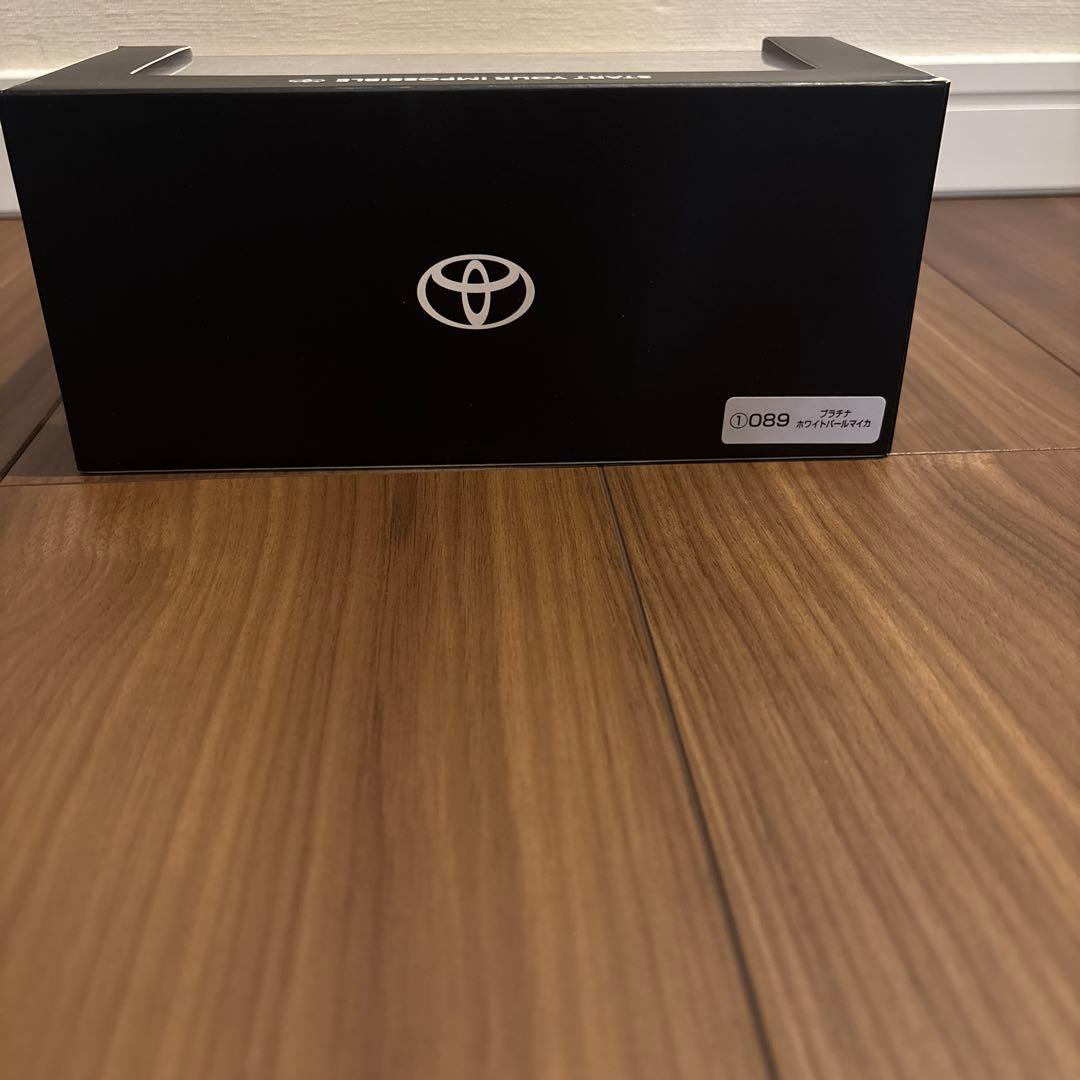 非売品】トヨタ ヴェルファイア プラチナホワイトパール 1/30 ミニカー