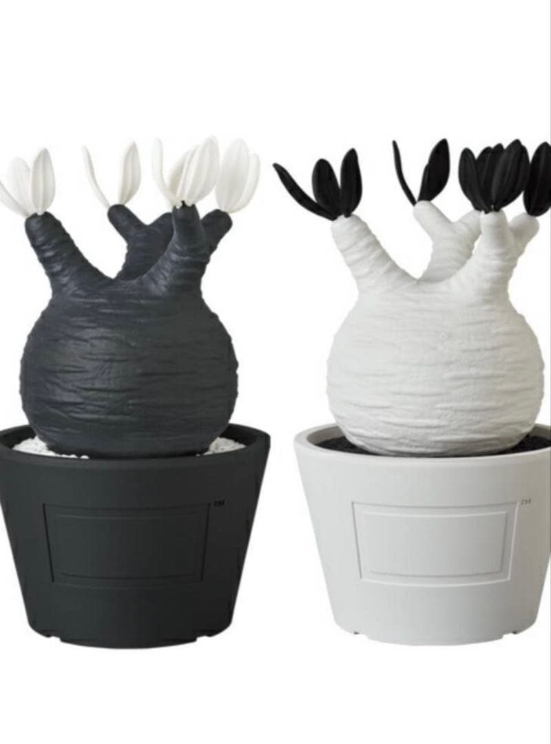 【新品未開封】ボタナイズ　メディコムトイ　ブラック　ホワイト　2体セット