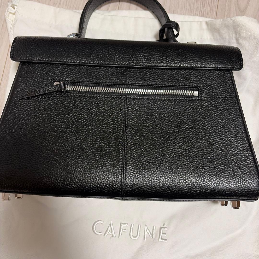 CAFUNÉ ブラックレザーハンドバッグ