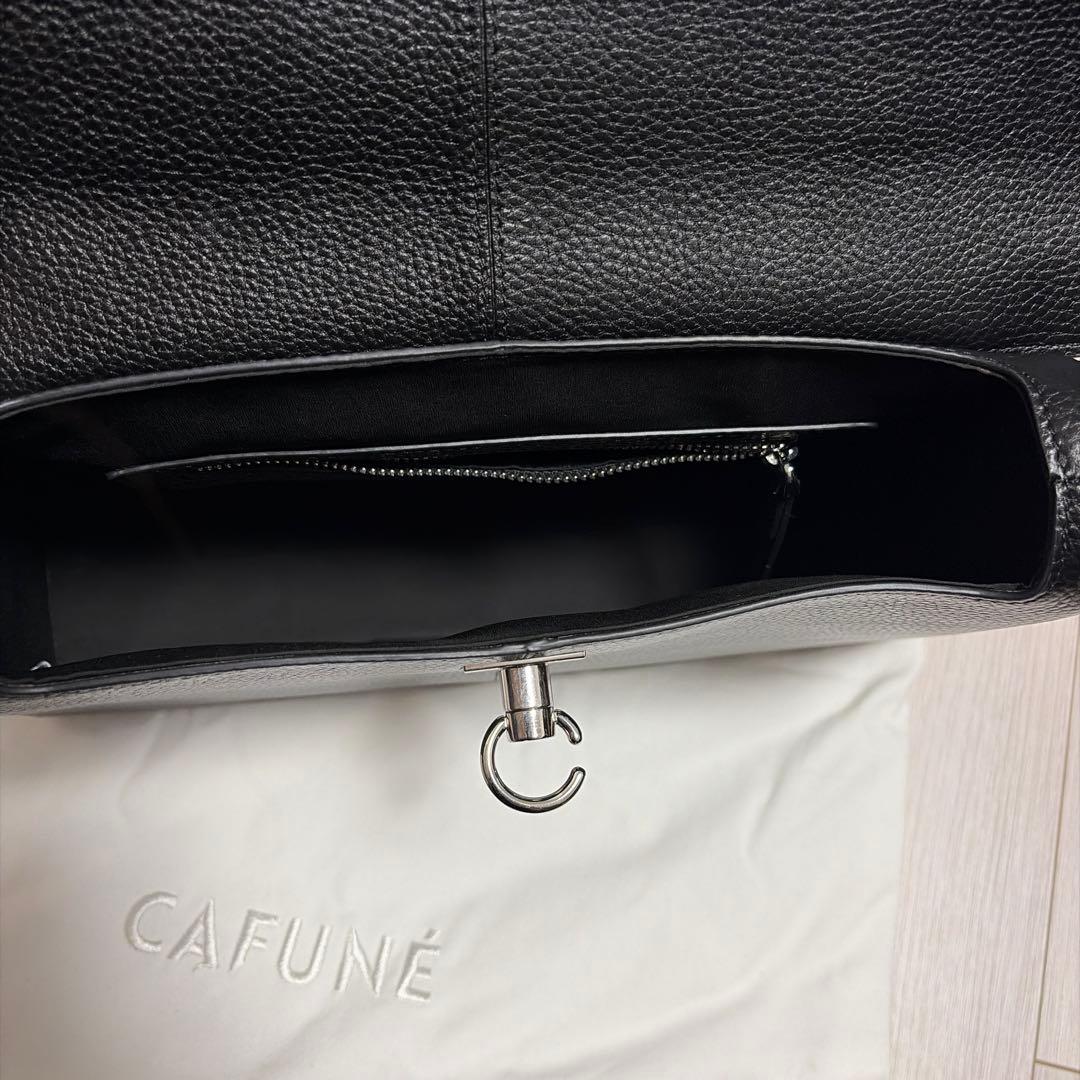 CAFUNÉ ブラックレザーハンドバッグ