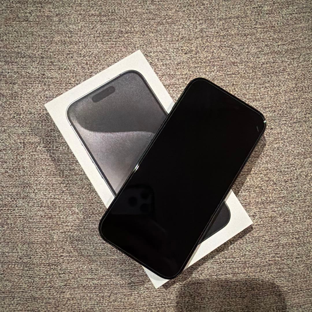 iPhone 15pro ブラックチタニウム　512GB SIMフリー