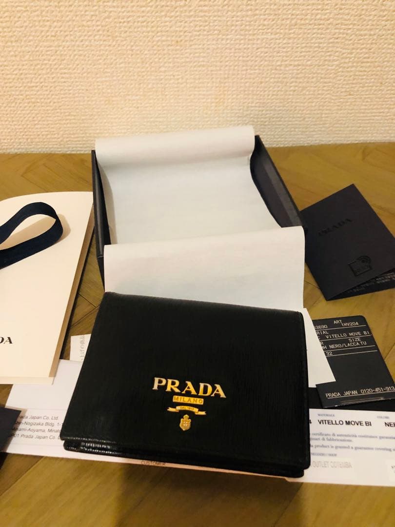 PRADA二つ折り財布 (ICチップ(RFID)搭載)