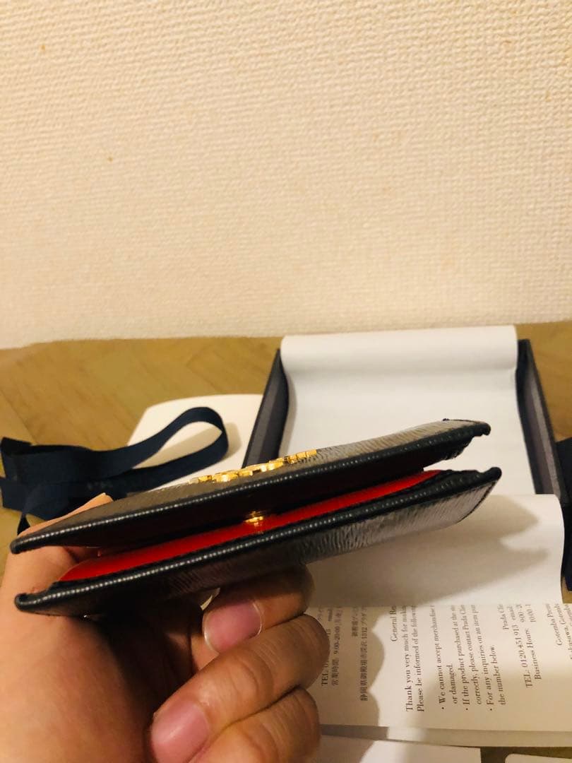 PRADA二つ折り財布 (ICチップ(RFID)搭載)