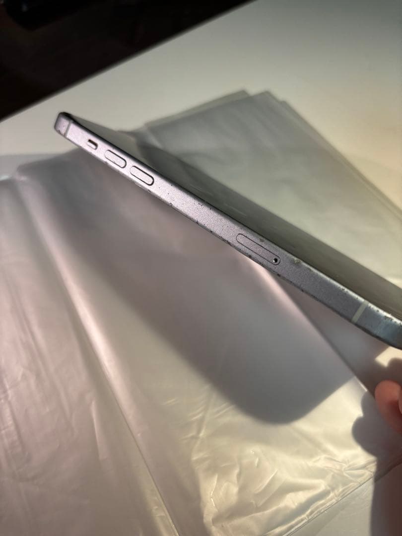 Apple iPhone 15プラス　ホワイト ジャンク　ひび割れあり