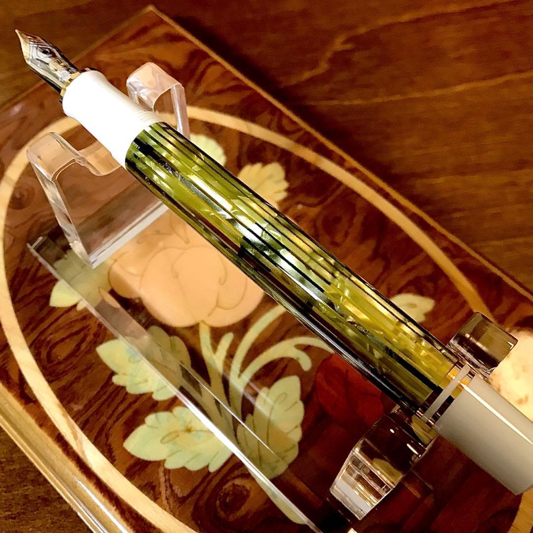 ☆ほぼ新品☆素晴らしいペリカン万年筆M400（Ｆ)ホワイトトータス