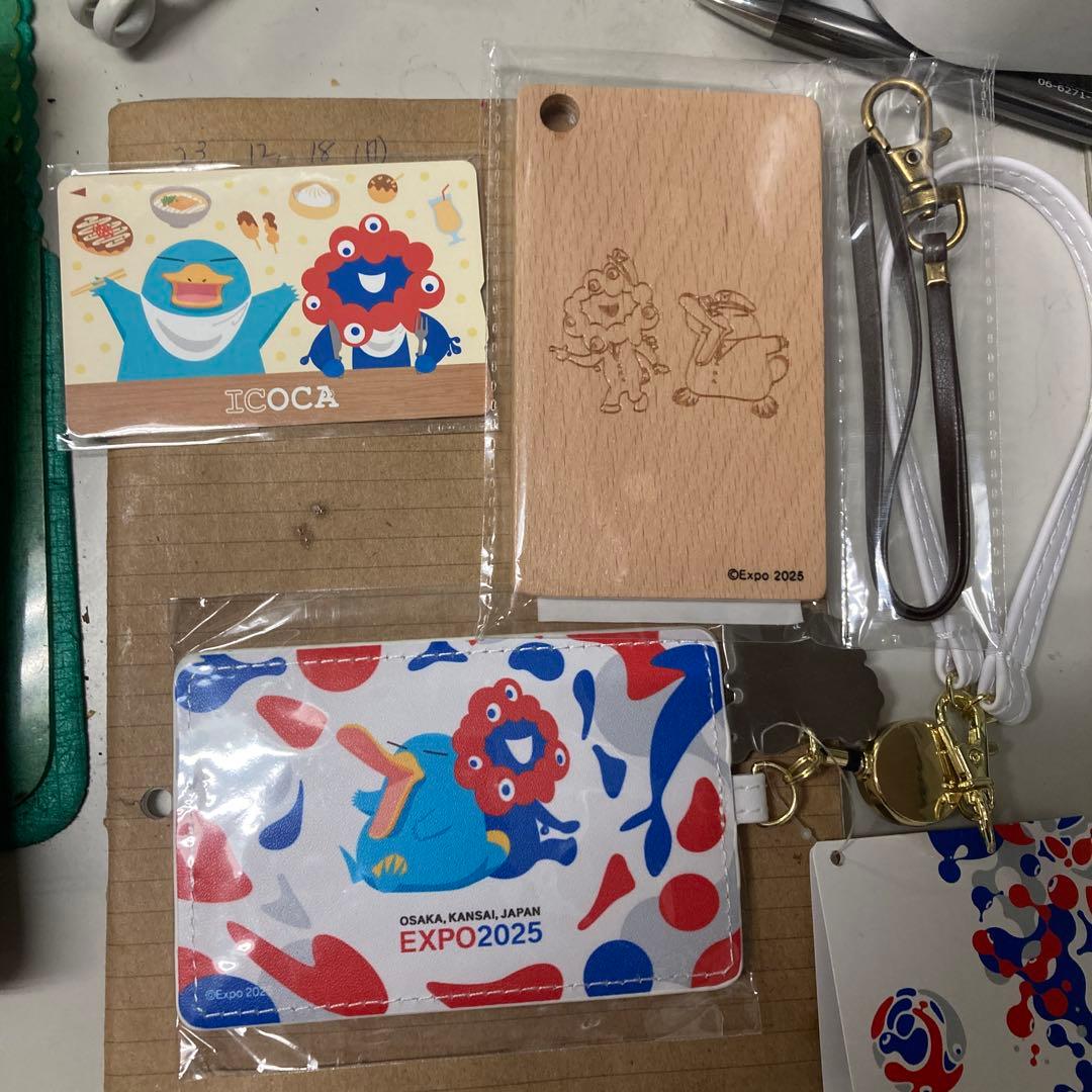 【万博会場限定】ICOCA・ミャクミャク イコちゃん 合皮　木製パスケースセット