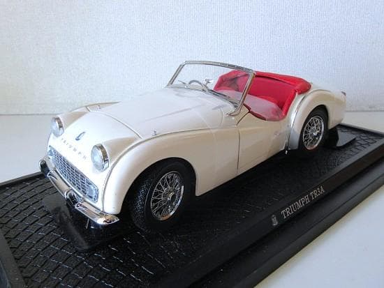 特価 京商 (1/18) トライアンフ TR3A