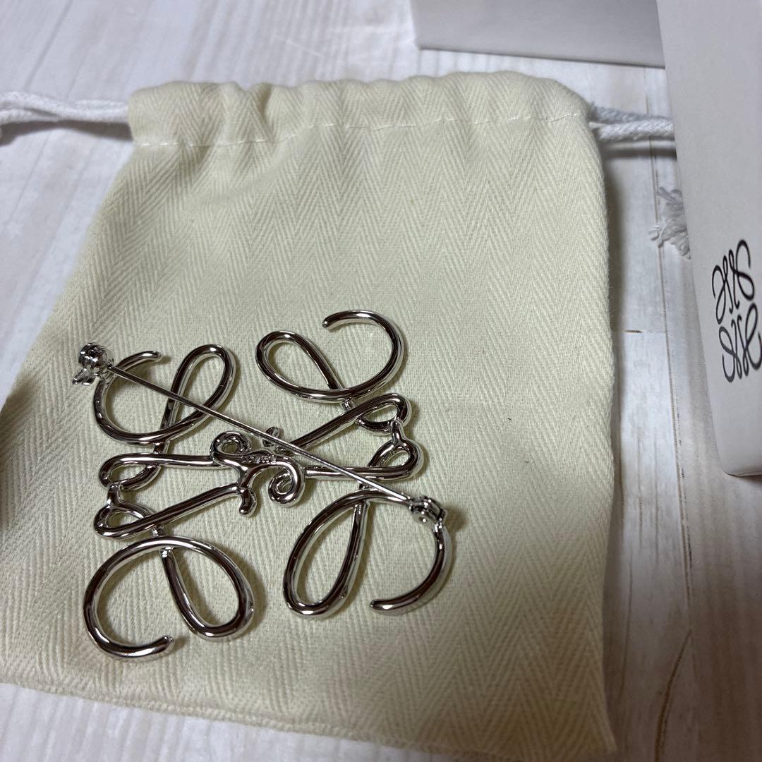 LOEWEアナグラムブローチ　シルバー