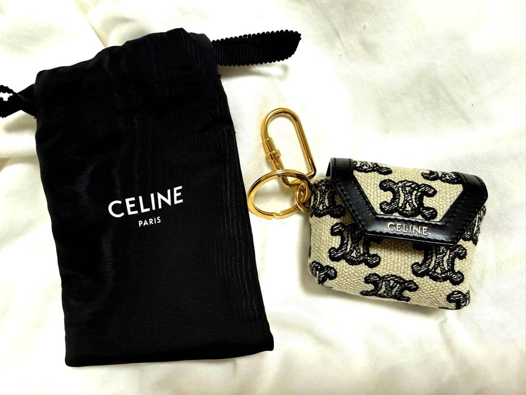 セリーヌキャンバストリオンフ AirPodsケース