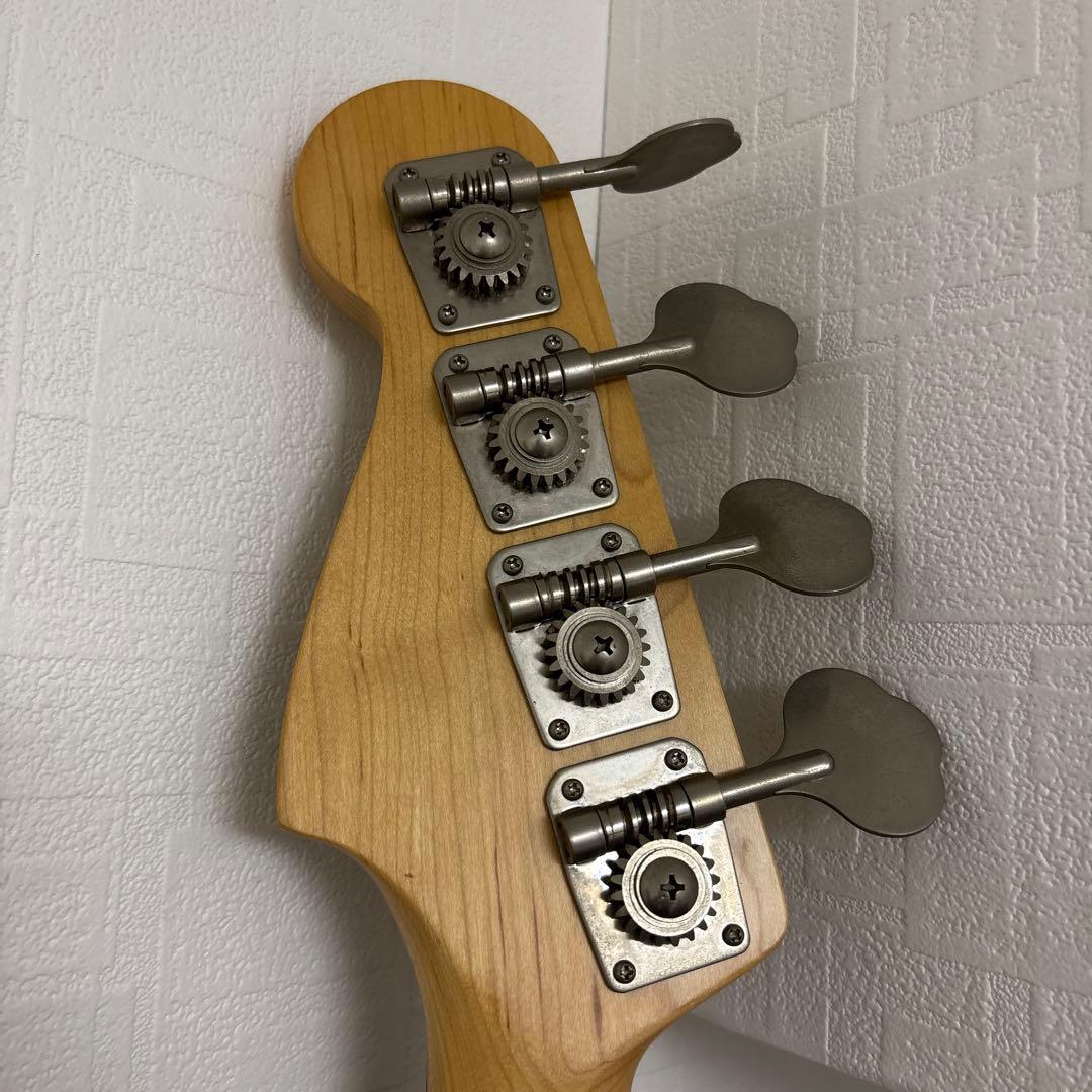 Fender Precision Bass アイボリー