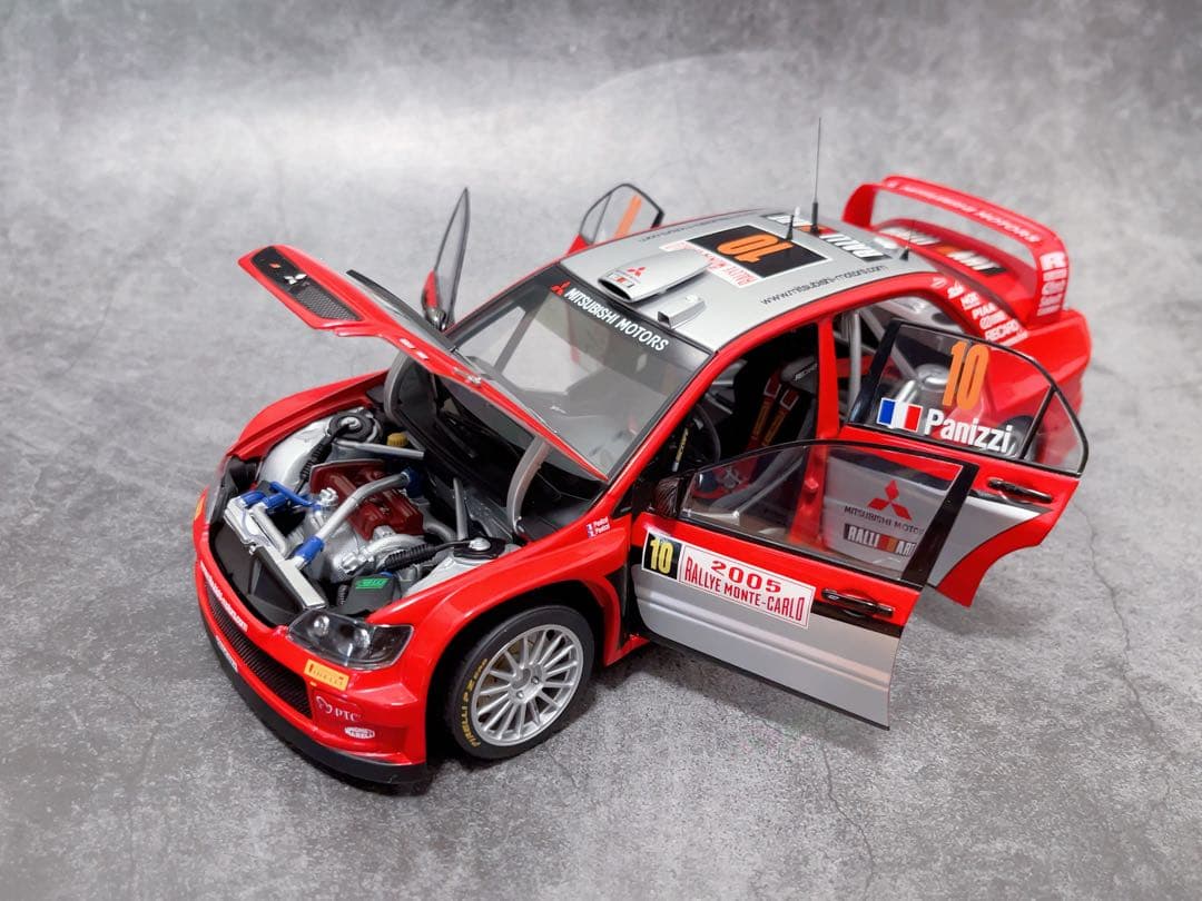 オートアート1/18 三菱ランサー WRC05 PANIZZI ＃10