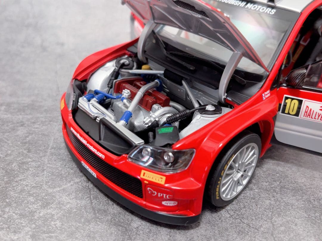 オートアート1/18 三菱ランサー WRC05 PANIZZI ＃10