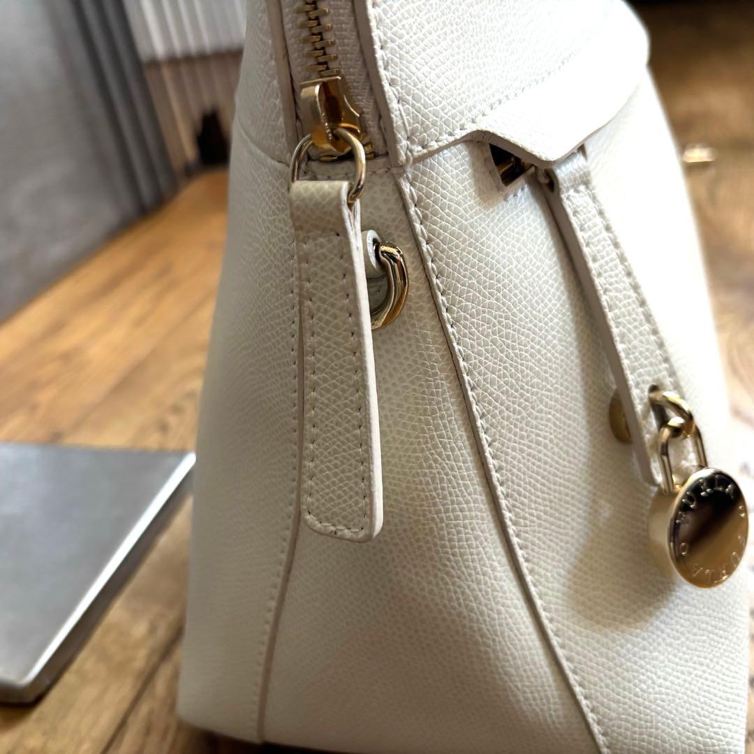 よっぴたん 　FURLA フルラ　パイパー　白　ホワイト　ショルダーバッグ