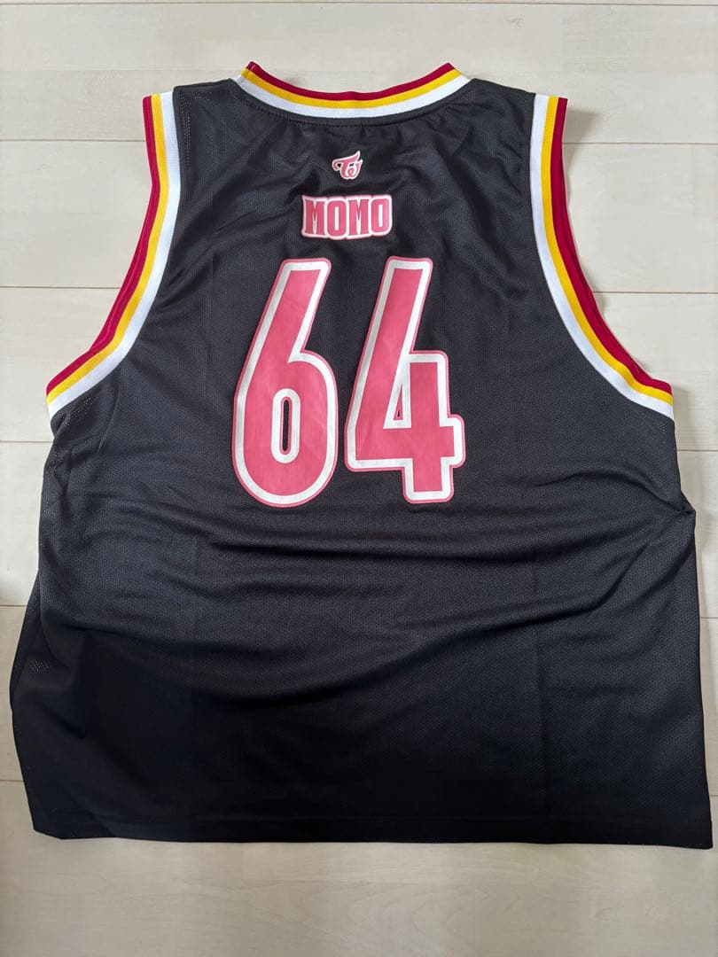 TWICEモモ　タンクトップユニフォーム　おまけ付き