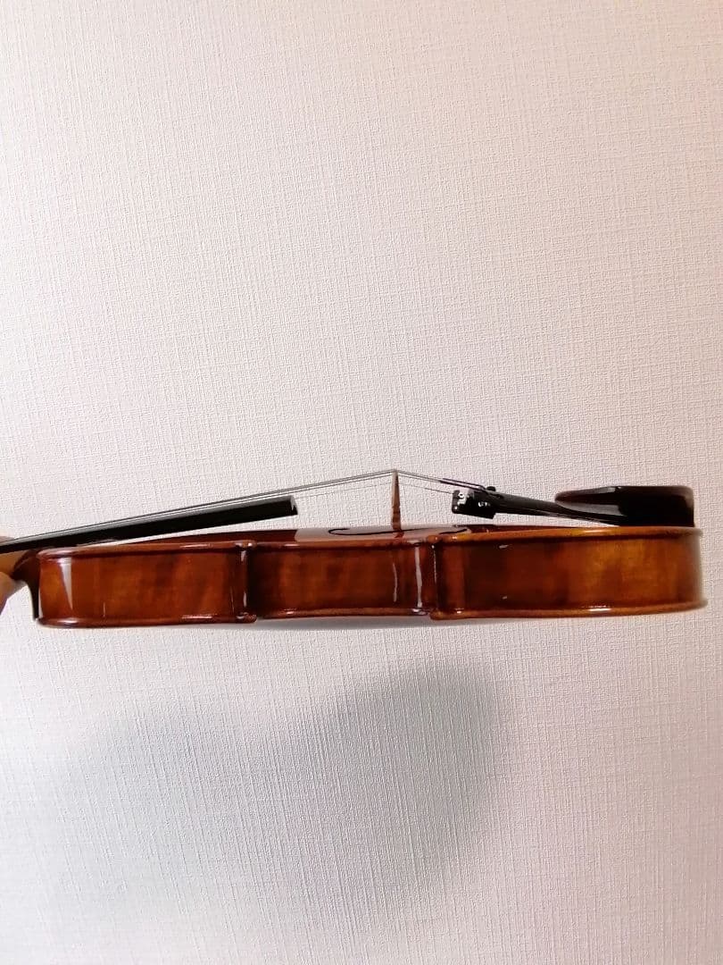 モダンヴァイオリン　(a modern french　violin)