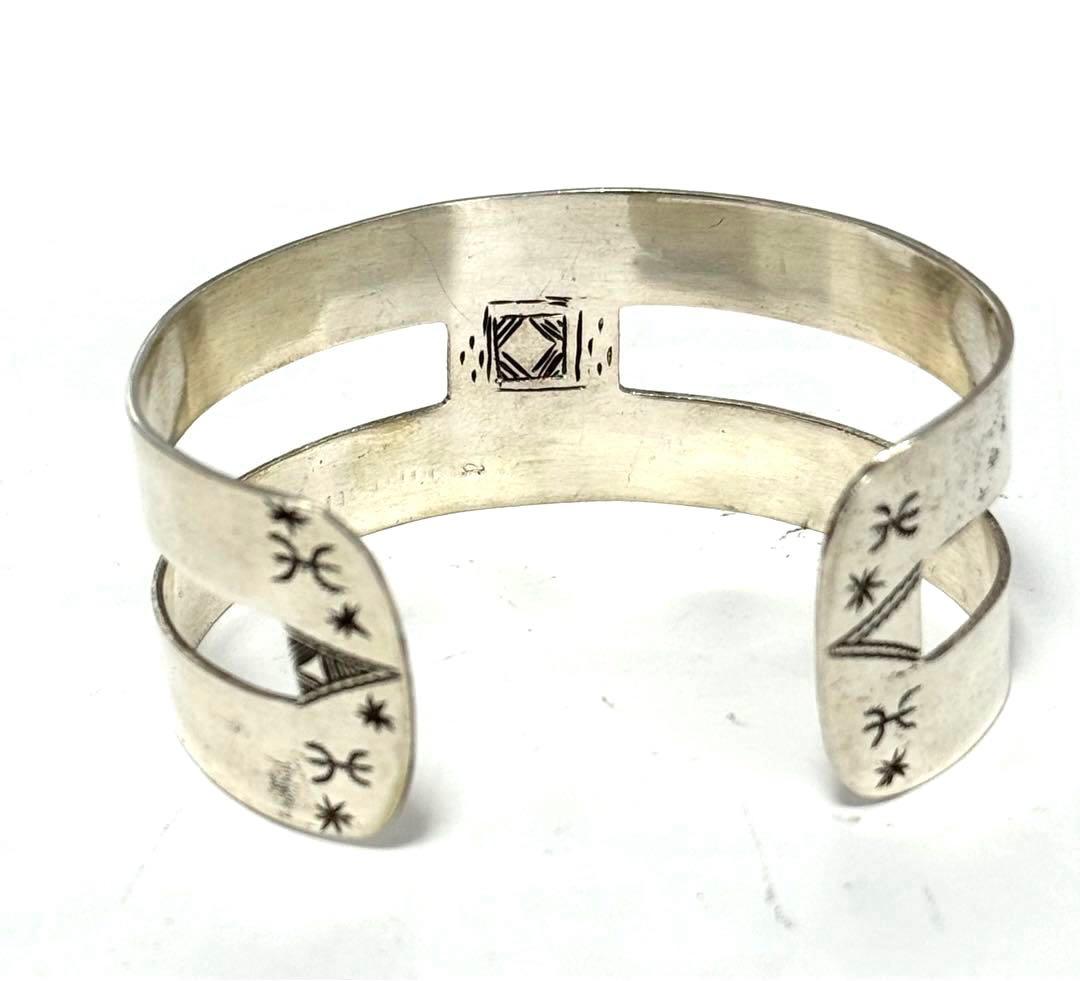 サハラ砂漠　トゥアレグ族　ハンドメイド　シルバーバングル