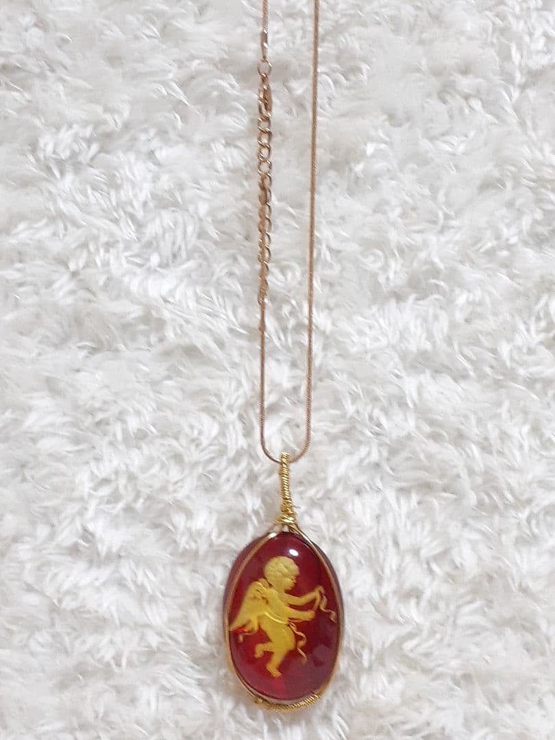 土日限定価格！琥珀　レッドアンバー　インタリオ彫刻ペンダント　　ネックレス