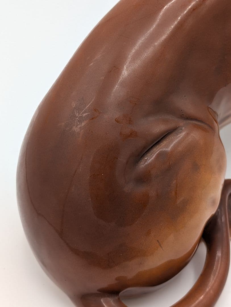 陶器 犬の彫刻 茶色 首輪付き